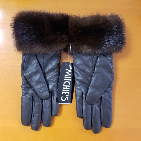 $275 Mitchie's Leather Gloves with Wool Lining & Mink - Picture 3 of 7